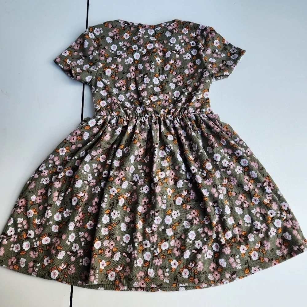 Little Lass Green and Pink Casual Dress with Short Sleeves and Crew Neck